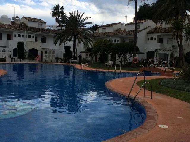 Casa en alquiler en Las Yucas, Costa del Sol Occidental