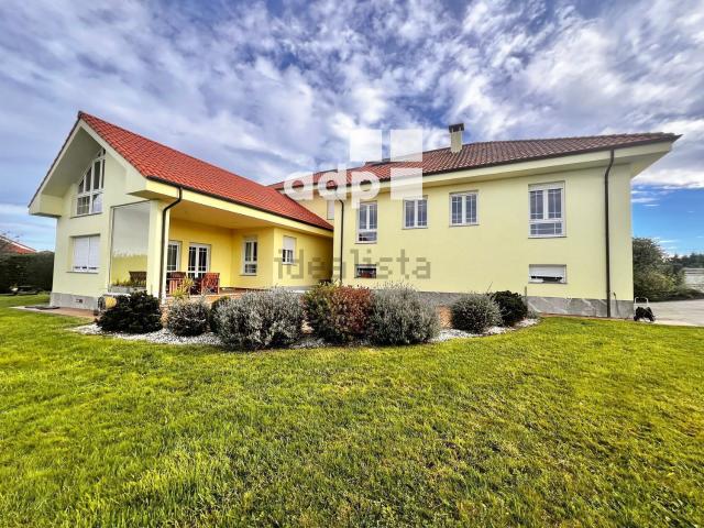 Casa en venta en Villanueva, Avilés