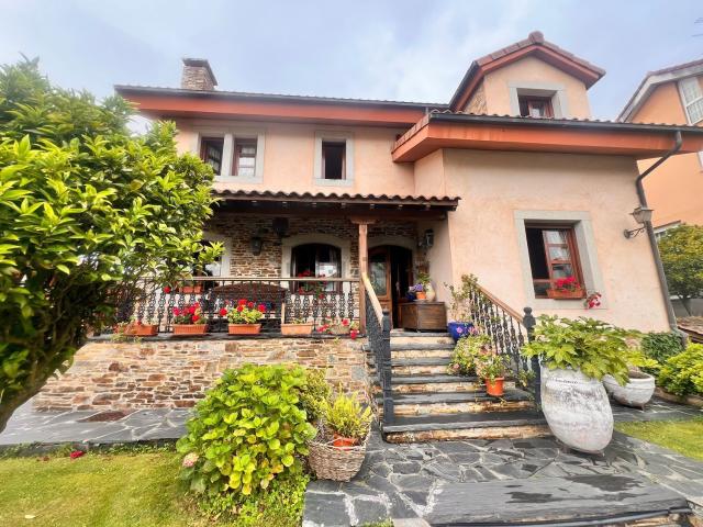Casa en venta en Solaiglesia, Avilés