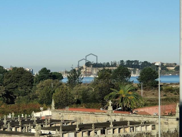 Casa en venta en Ladeira, Vigo