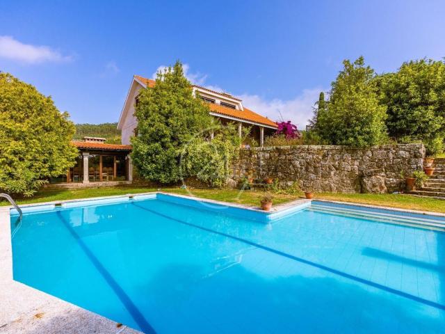 Casa en venta en Baredo, Vigo