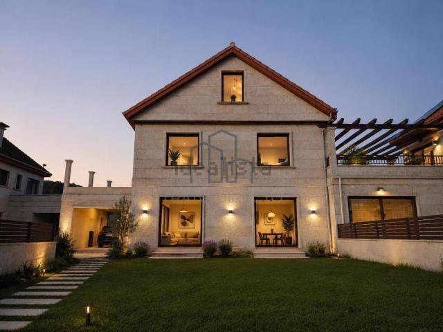Casa en venta en Ladeira, Vigo