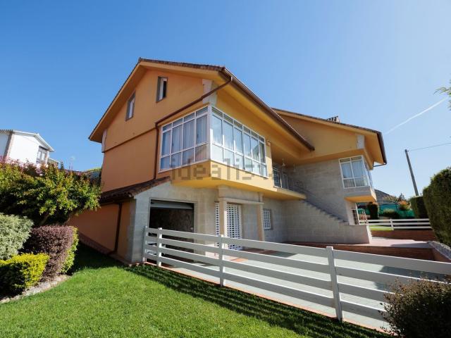 Casa en venta en O Xuncal, Vigo