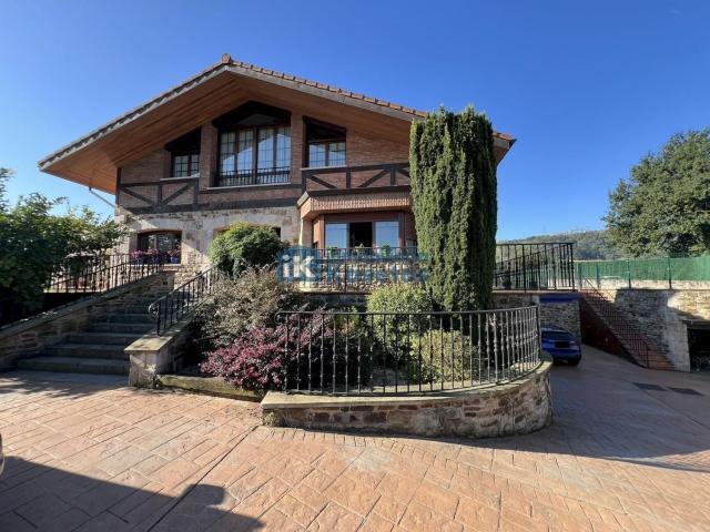 Casa en venta en Arizgoiti, Basauri