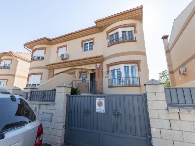 Casa en venta en Granada, Casas Bajas