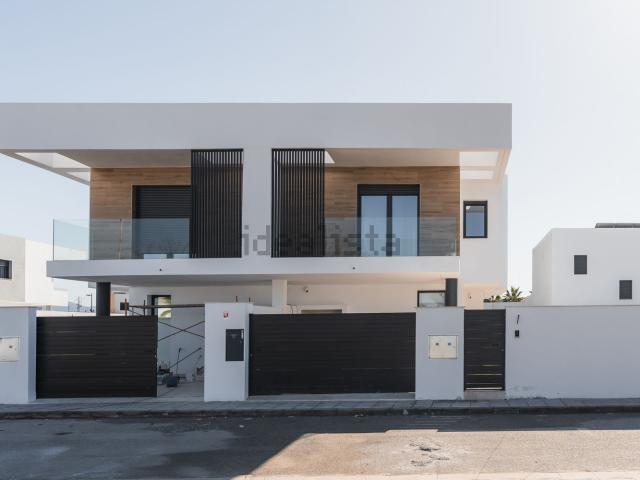 Casa en venta en Granada, Belicena