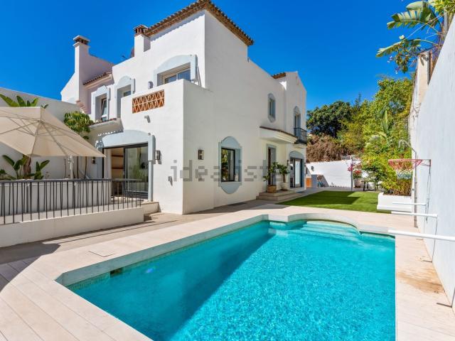 Casa en venta en Urbanización Las Flores, Marbella