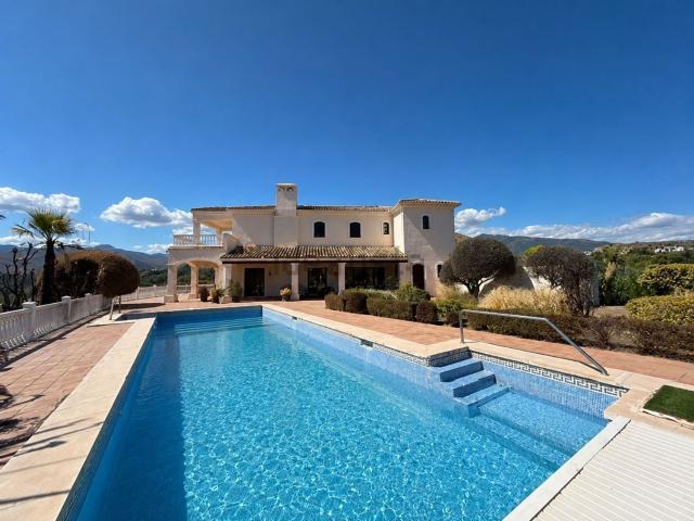 Casa en venta en La Alquería-El Paraíso, Costa del Sol Occidental
