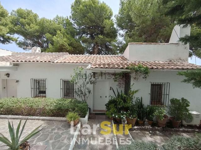 Casa en venta en La Perla-Torremuelle, Benalmádena