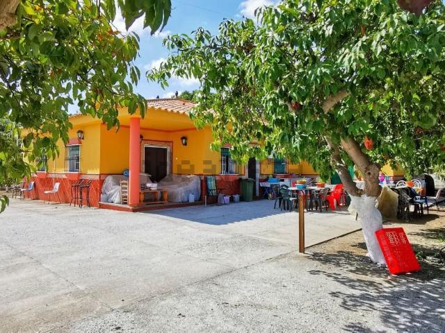 Casa en venta en Benamocarra