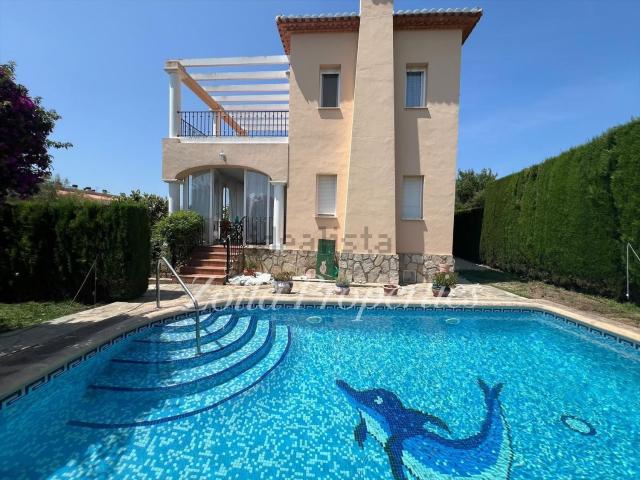 Casa en venta en Beniarbeig