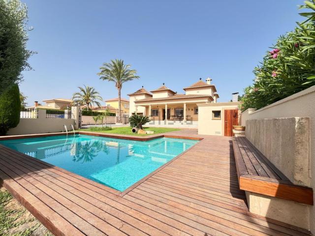 Casa en venta en Beniarbeig