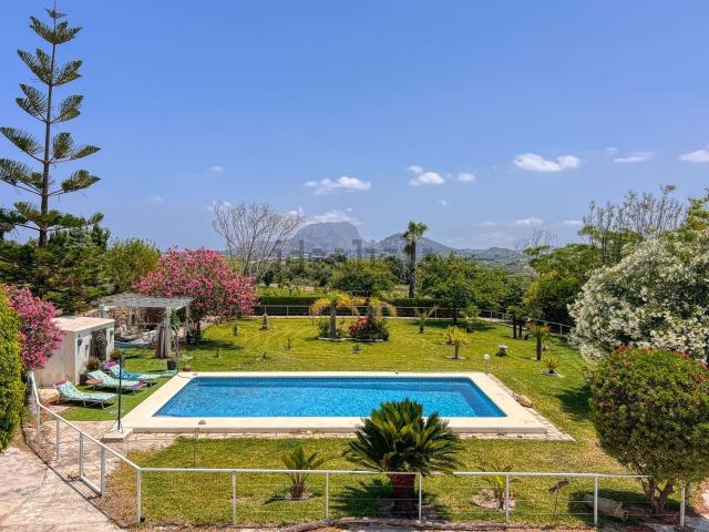 Casa en venta en Beniarbeig, Valencia