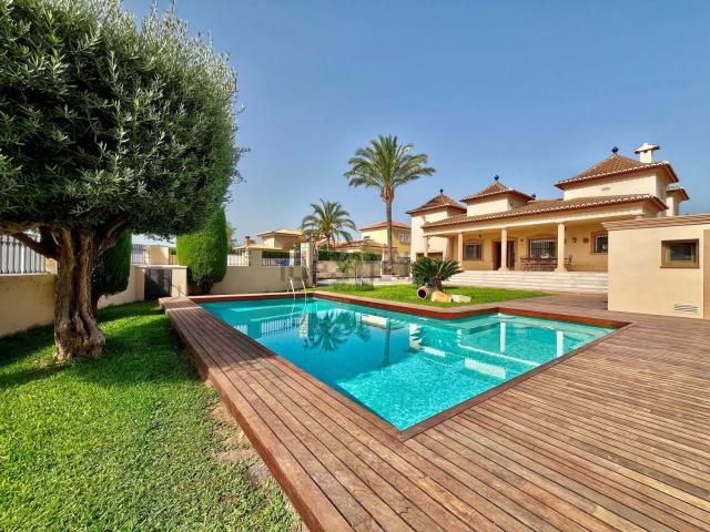 Casa en venta en Beniarbeig, Valencia