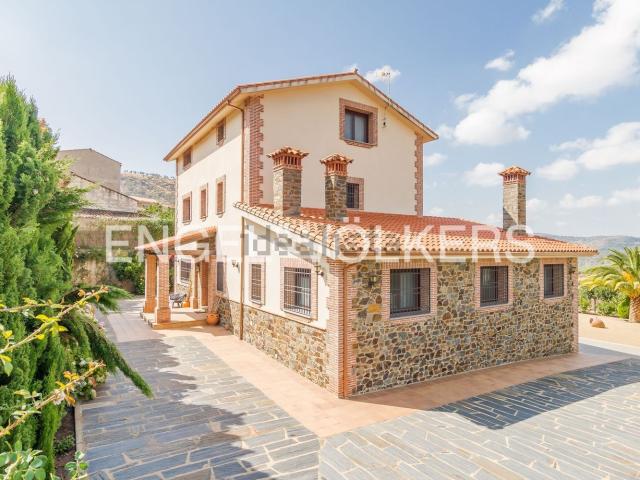 Casa en venta en Berzocana, Extremadura