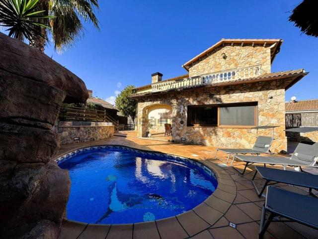 Casa en venta en Mas Torrents, la Selva
