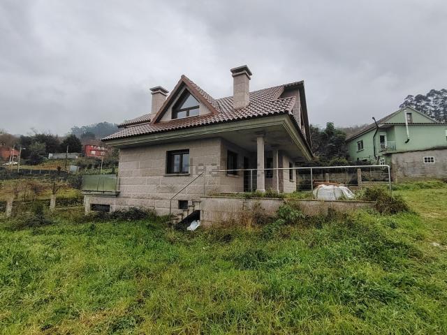 Casa en venta en Cela, Bueu
