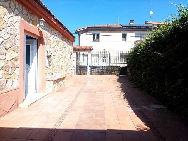 Casa en venta en Burgos, Barriada de los Ríos