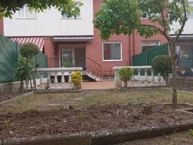 Casa en venta en Burgos, Barriada del Pilar