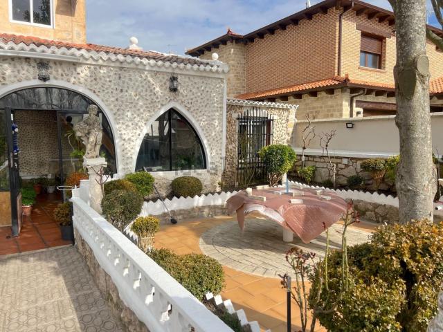 Casa en venta en Burgos, Barriada del Pilar