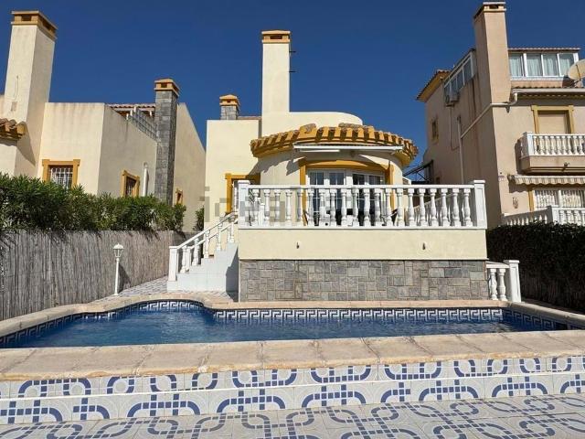 Casa en venta en Orihuela, Urbanización La Zenia