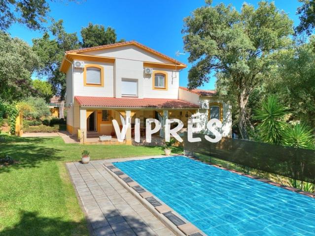 Casa en venta en Ceres Golf, Cáceres