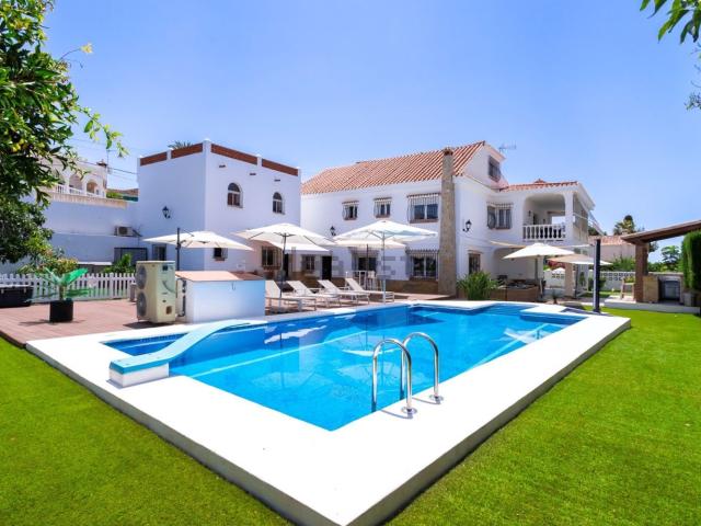 Casa en venta en Vélez-málaga, Caleta 2000 Casa en venta en Vélez-málaga, Caleta 2000