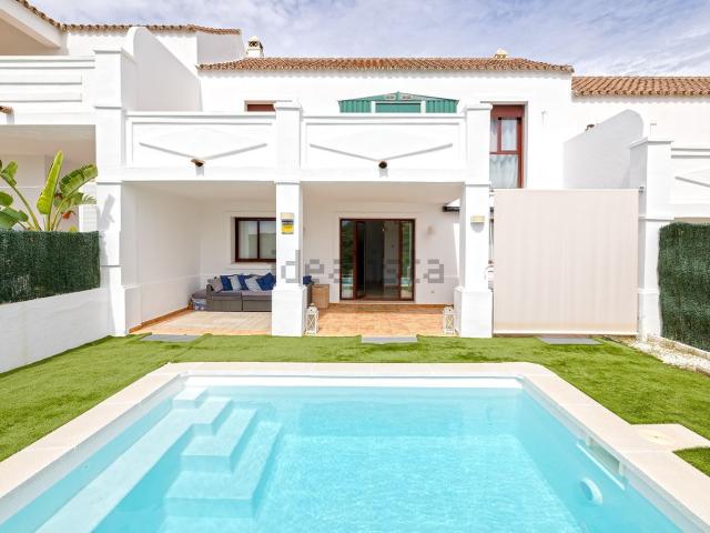 Casa en venta en La Perla de Bahía, Costa del Sol Occidental