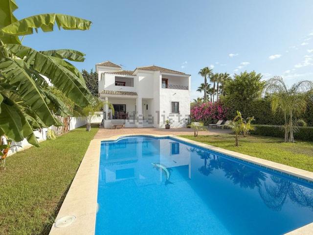Casa en venta en Atalaya, Costa del Sol Occidental
