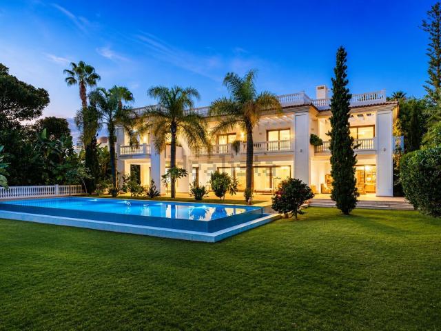 Casa en venta en Atalaya Park, Estepona