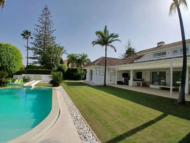Casa en alquiler en Atalaya, Costa del Sol Occidental