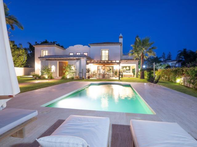 Casa en venta en Atalaya, Costa del Sol Occidental