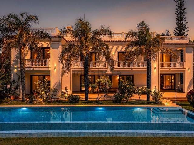 Casa en venta en Atalaya, Costa del Sol Occidental