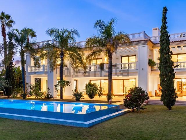 Casa en venta en Atalaya, Costa del Sol Occidental
