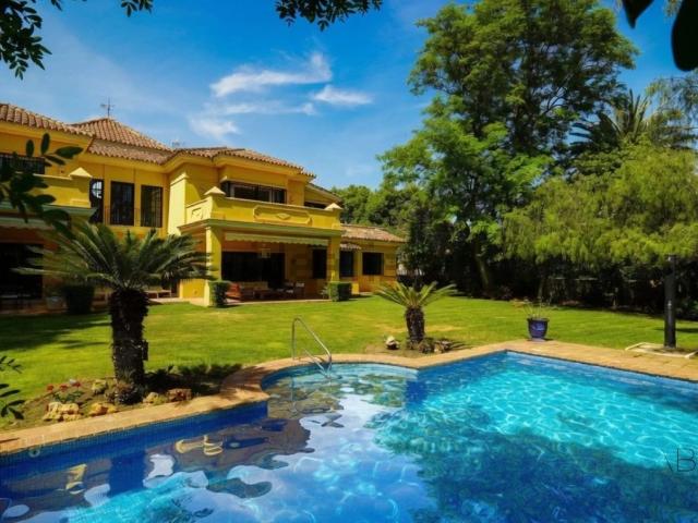 Casa en venta en Atalaya, Costa del Sol Occidental