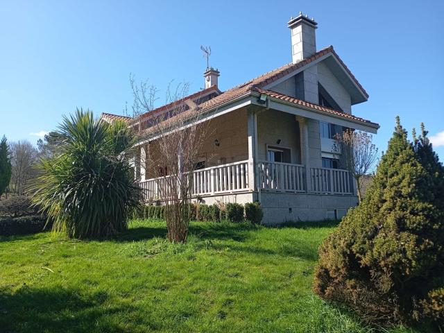 Casa en venta en A Bola, Ourense