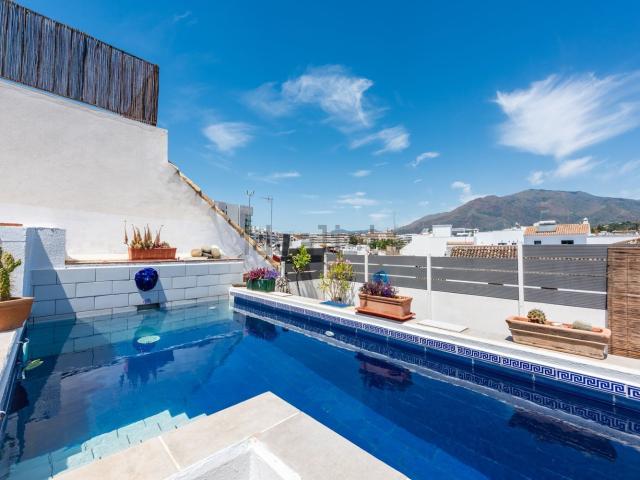 Casa en venta en Barriada Islas Canarias, Estepona
