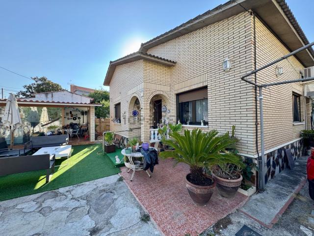 Casa en venta en Cerdanyola Del Vallès, Serraperera