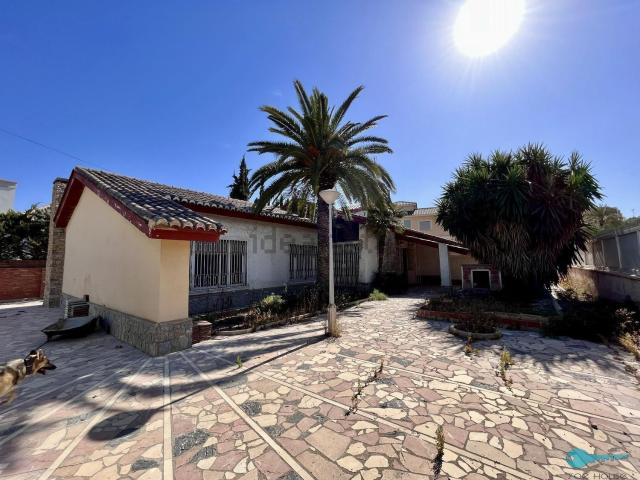 Casa en venta en Atzavares, el Baix Vinalopó
