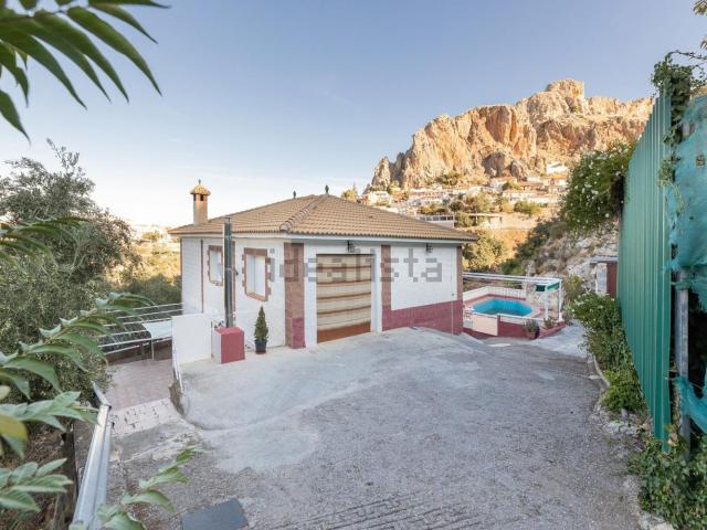 Casa en venta en Cogollos De La Vega, Granada