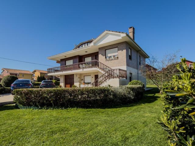 Casa en venta en Hinojedo, Suances