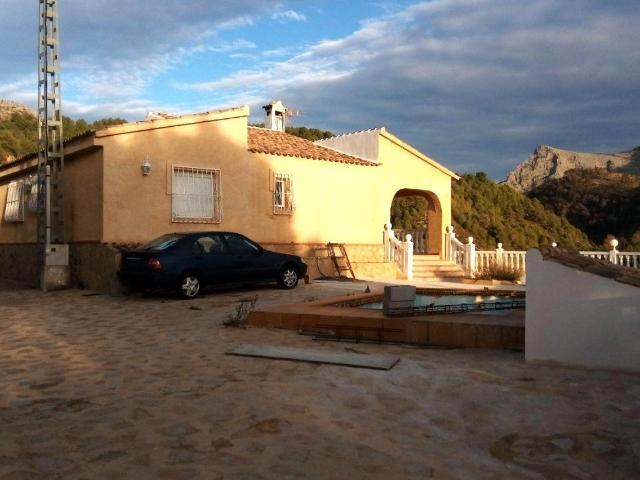 Casa en venta en Bolulla