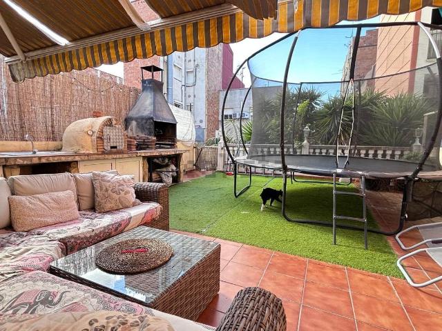 Casa en venta en Almeda, Cornellà De Llobregat