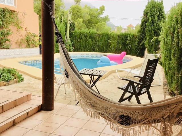 Casa en venta en La Nucia, Urbanización Entrepinos