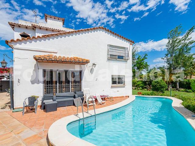 Chalet en venta en Los Almendros, l'Eliana