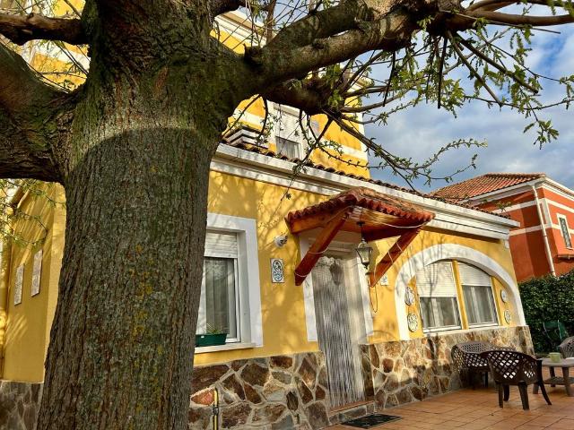 Villa en venta en Cabanillas Del Campo