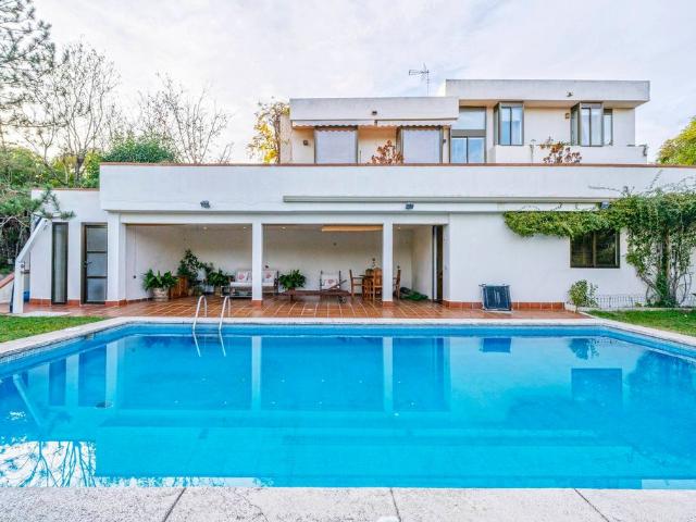 Villa en venta en Madrid, Santo Domingo