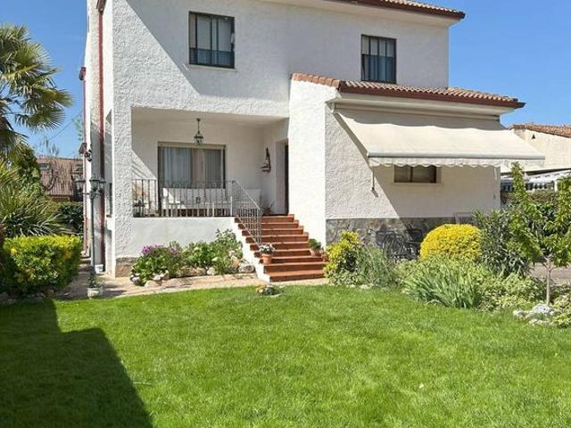 Chalet en venta en Alovera, Castilla-La Mancha