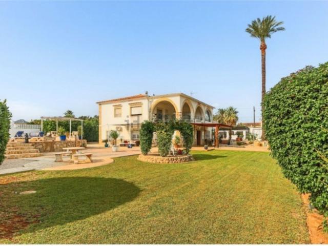 Casa en venta en Dénia, la Xara