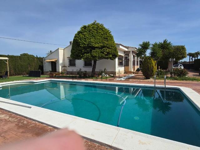 Casa en venta en Algorós, el Baix Vinalopó